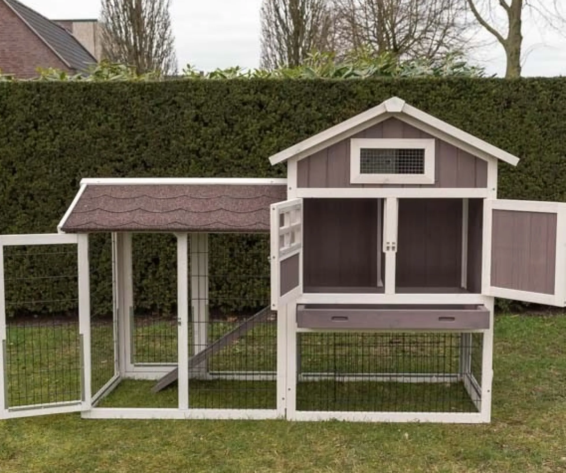 Konijnenhok Amalie met ren links
